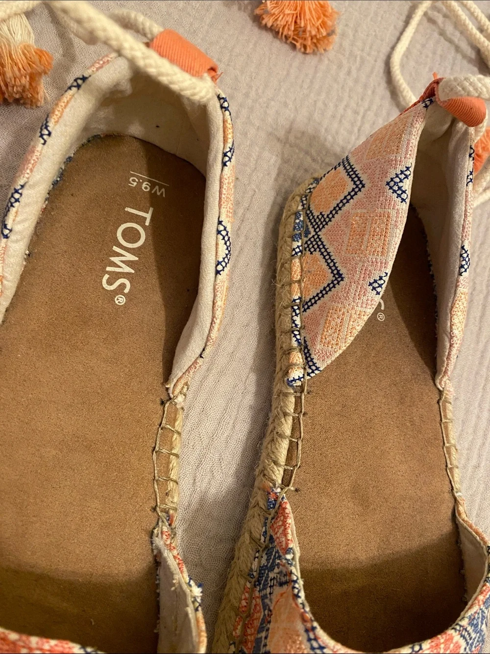 TOMS Coral & Navy Patterned Espadrille Lace-Up Flats. Size 9.5 . New